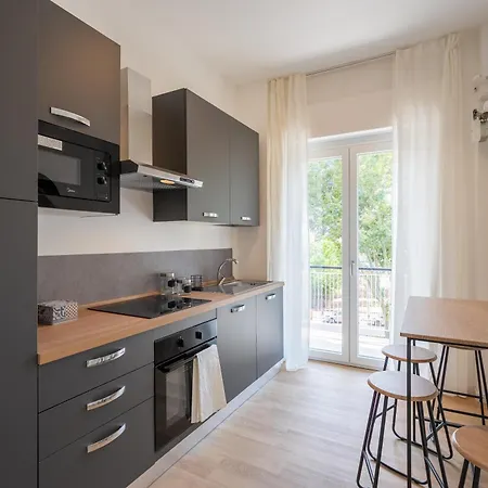 Trastevere Cinque Stelle Apartment *